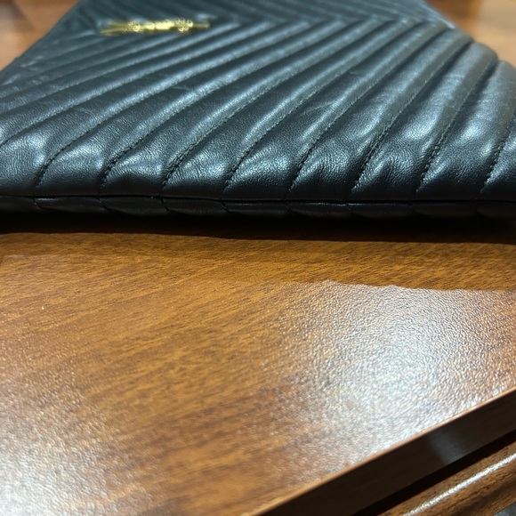 ❤️❤️ YSL SAINT LAURENT CLUTCH 🌺❤️ - Picture 13 of 17